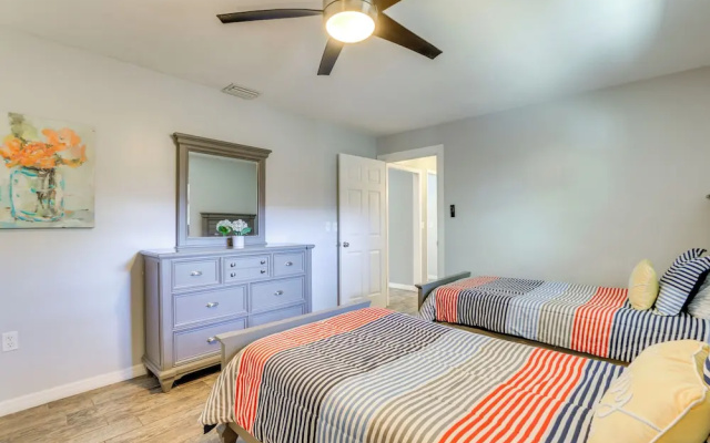 photo 4 of Sarasota Home w/ Heated Pool: 3 Mi to Airport!