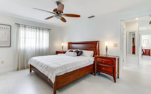 photo 2 of Sarasota Home w/ Private Pool ~ 10 Mi to Beach!