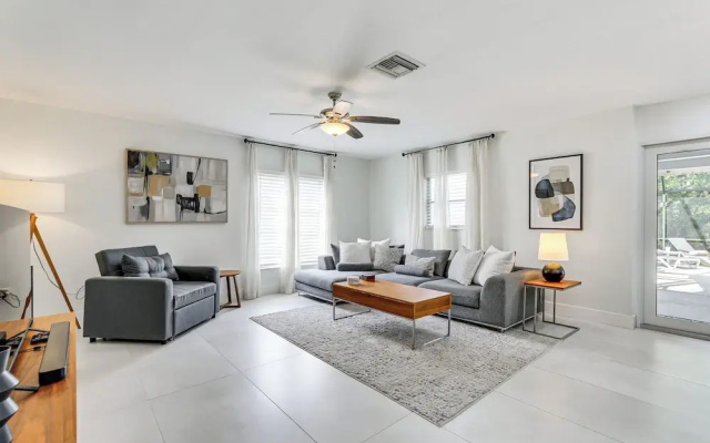 photo 5 of Sarasota Home w/ Private Pool ~ 10 Mi to Beach!