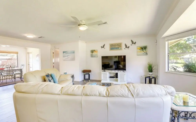 photo 3 of Sarasota House w/ Private Pool - 4 Mi to Beach!
