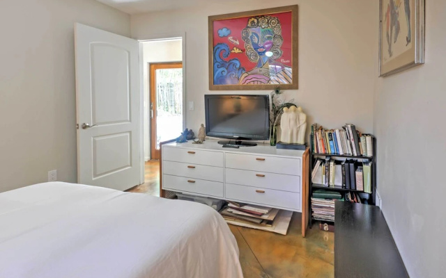 photo 3 of Sarasota House w/ Backyard Oasis: 6 Mi to Beach!