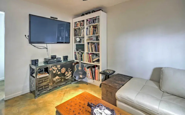 photo 5 of Sarasota House w/ Backyard Oasis: 6 Mi to Beach!