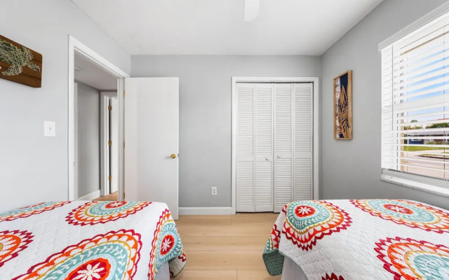 photo 4 of Sarasota Seascape 3 Bedroom Home by RedAwning