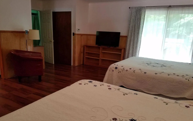 photo 2 of Saratoga Garden Motel