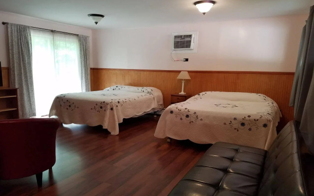 photo 3 of Saratoga Garden Motel