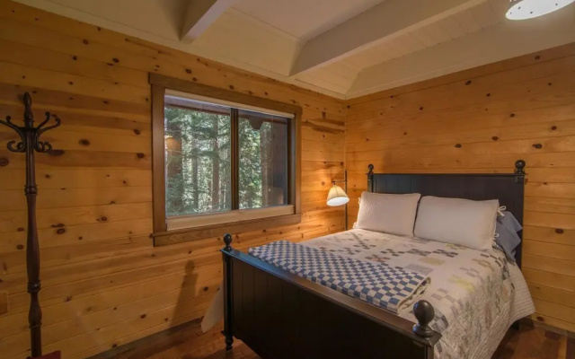 photo 4 of Saunders 3 Bedroom Holiday Home By Tahoe Truckee