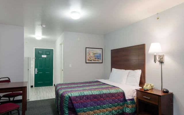photo 3 of Suburban Studios Denver Central-Arvada