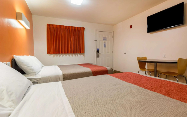photo 5 of Motel 6 Greenville, SC
