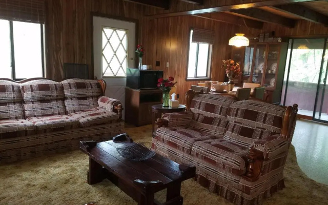 photo 2 of Saw Creek Cabin - Regent Hilltop