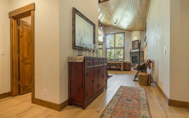 photo 2 of Sawtooth by Avantstay Spacious Pine Tree Cabin w/ Hot Tub