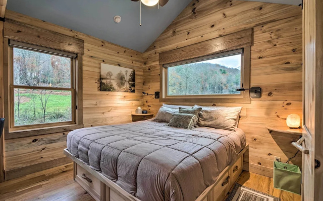 photo 3 of Sawyers Cabin w/ Hot Tub, 12 Mi to Asheville!