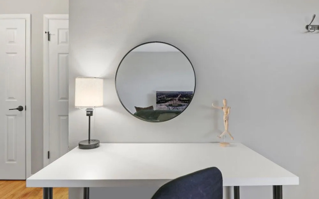 photo 4 of Scenic 1BR APT in Arlington Heights