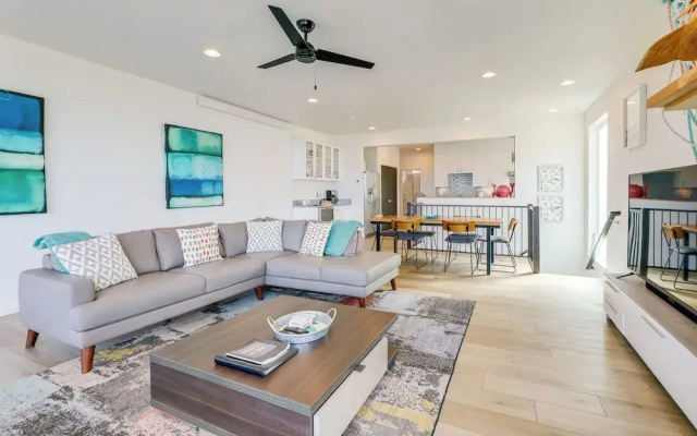 photo 5 of Scenic Depoe Bay Townhome w/ Deck < 1 Mi to Parks!