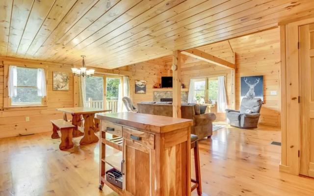 photo 4 of Scenic Franconia Cabin ~ 6 Mi to Cannon Mountain!