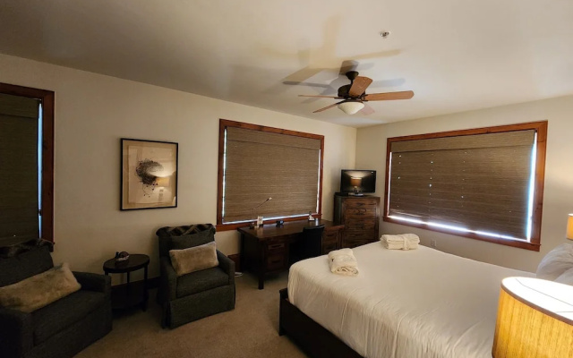 photo 4 of Scenic On-mountain 2br/2.5ba Bachelor Gulch Ski In/ski Out 2 Bedroom Condo by RedAwning