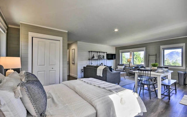 photo 4 of Scenic Studio w/ Loft & View of the Columbia River