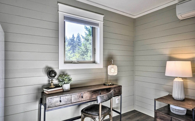 photo 5 of Scenic Studio w/ Loft & View of the Columbia River