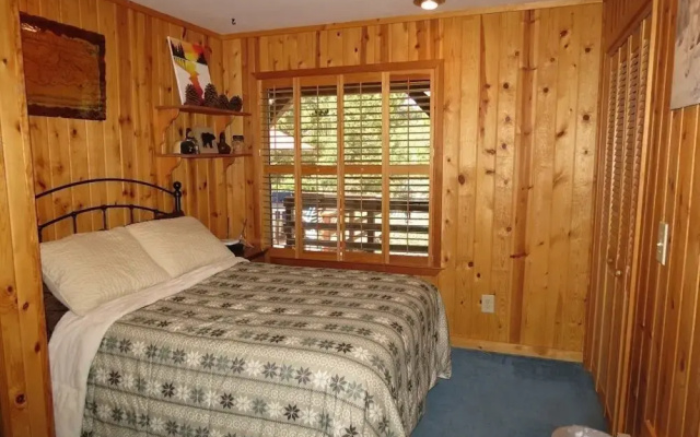 photo 4 of Scholes - 4 Br home by RedAwning