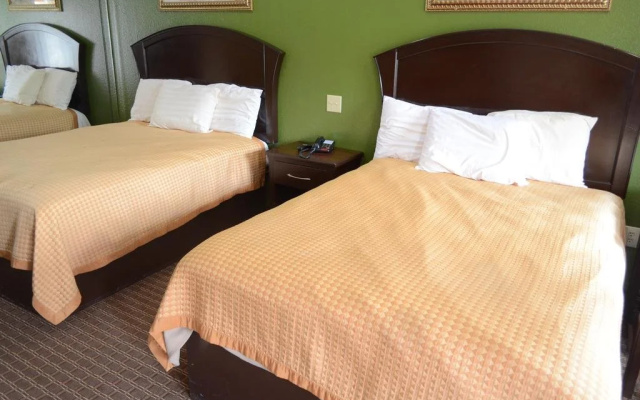 photo 2 of Scottish Inn & Suites Highway 6 South
