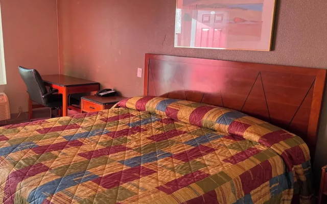 photo 4 of Passport Inn & Suites Corona Hotel