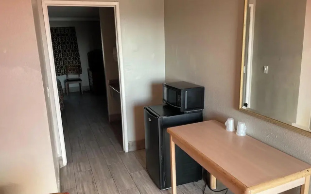photo 5 of Passport Inn & Suites Corona Hotel