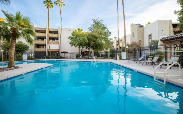 photo 2 of Scottsdale Camelback Rd 1 Bedroom Condo by RedAwning