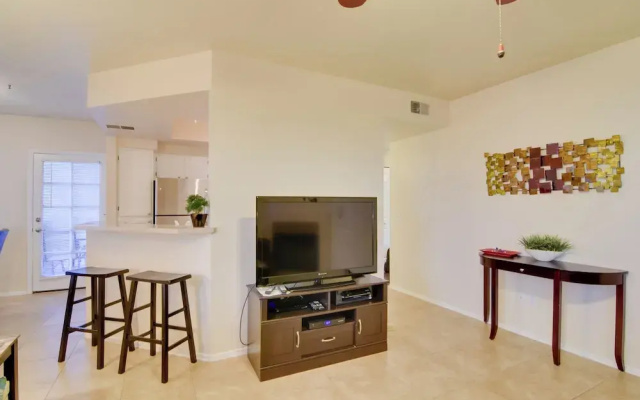 photo 2 of Walkable Scottsdale Gem w/ Pool Access