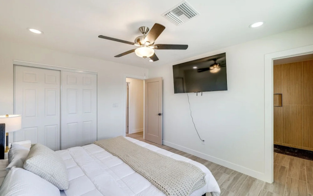 photo 3 of 3 Mi to Old Town: Home w/ Game Room in Scottsdale!