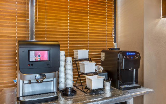 photo 3 of Best Western Plus Scottsdale Thunderbird Suites
