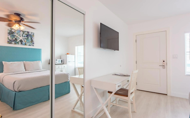 photo 2 of Perroquet Hotel Fort Lauderdale Beach