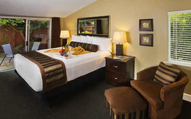 photo 2 of Sea Breeze Inn & Lodge