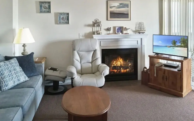 photo 5 of Sea Breeze - W007 Wonderful Beachfront Property For The Whole Family 2 Bedroom Home by RedAwning