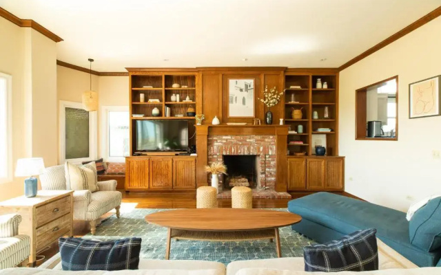 photo 3 of Sea Glass by Avantstay | Beach House on Balboa Peninsula W/ Patio