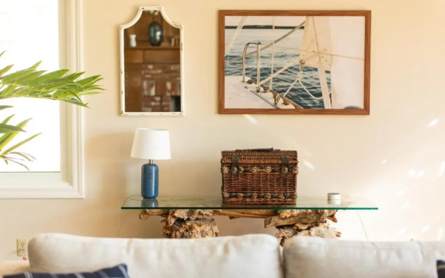 photo 4 of Sea Glass by Avantstay | Beach House on Balboa Peninsula W/ Patio