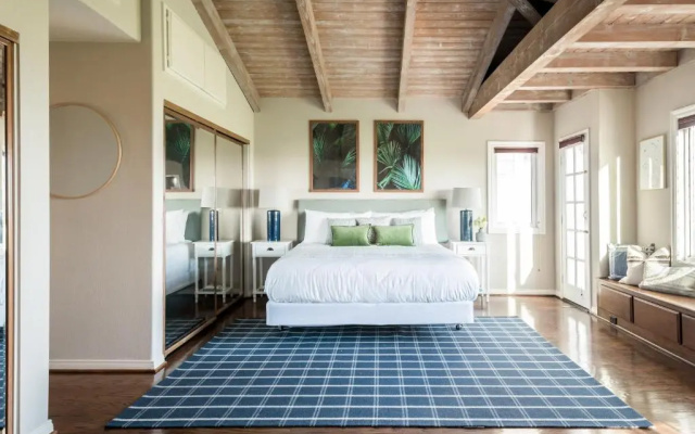 photo 5 of Sea Glass by Avantstay | Beach House on Balboa Peninsula W/ Patio
