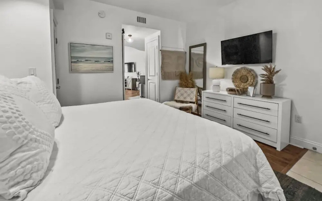 photo 5 of Sea La Vie 1 Bedroom Condo by RedAwning