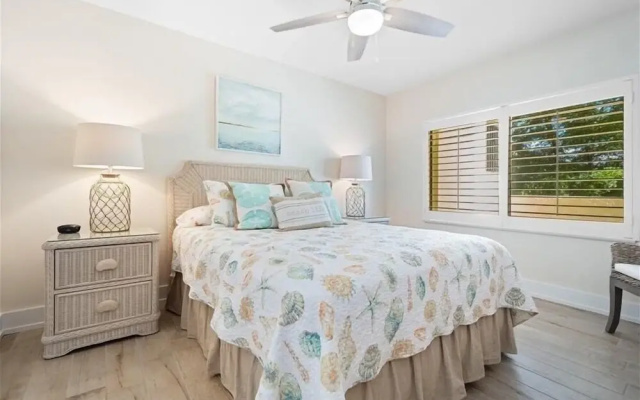 photo 4 of Sea Oats 136 2 Bedroom Condo by RedAwning