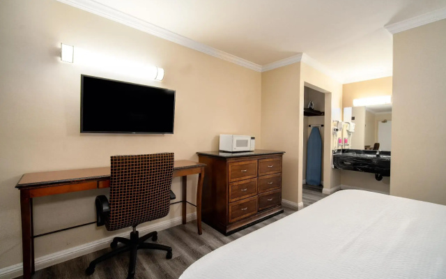 photo 3 of Sea Rock Inn - Los Angeles
