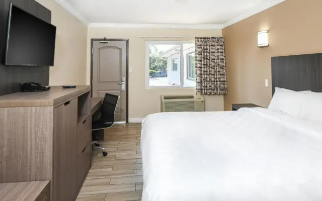photo 5 of Sea Rock Inn - Long Beach