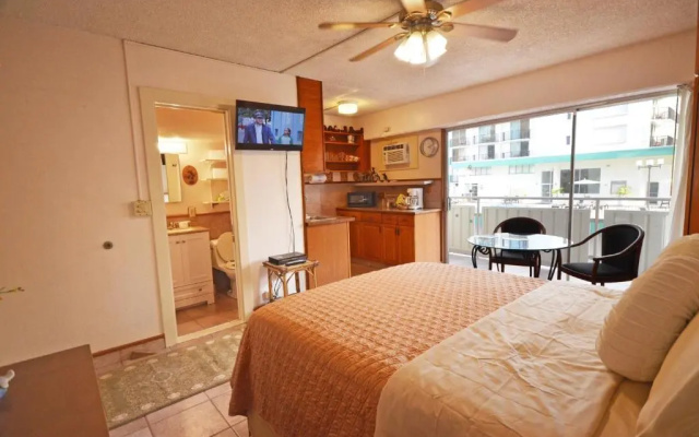 photo 2 of Sea Shore 41 Private Studio in Waikiki, 1 Block to Beach