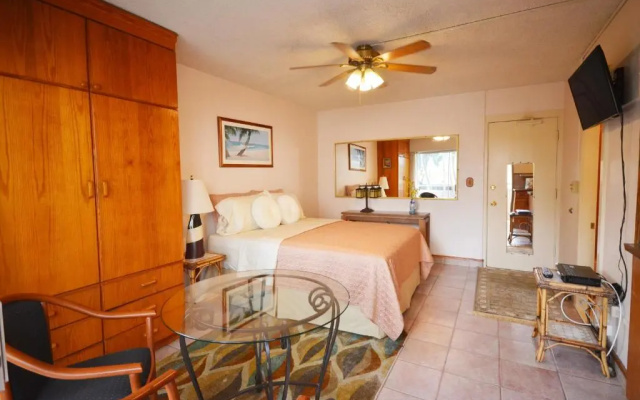 photo 4 of Sea Shore 41 Private Studio in Waikiki, 1 Block to Beach