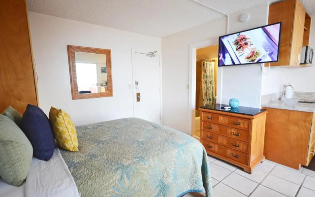 photo 2 of Sea Shore 75 Steps from Waikiki Beach and Sleeps 1 - 3!