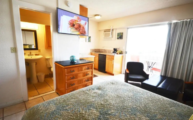 photo 3 of Sea Shore 75 Steps from Waikiki Beach and Sleeps 1 - 3!
