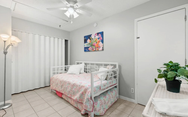 photo 2 of Seabreeze 1