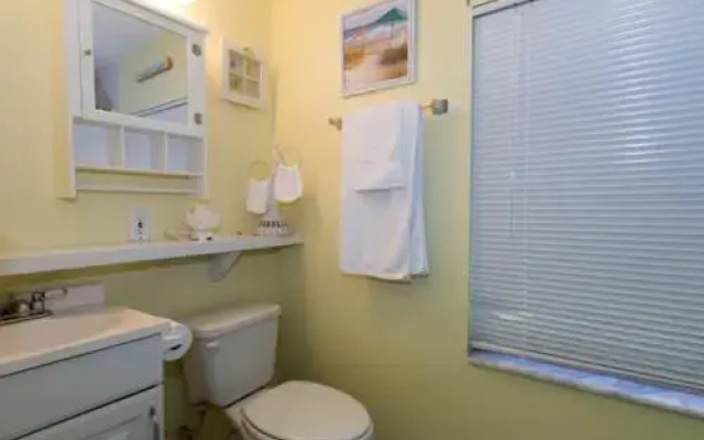 photo 4 of Seabreeze Cottage by RedAwning
