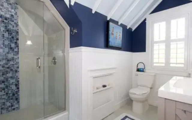 photo 5 of Seabreeze Cottage by RedAwning