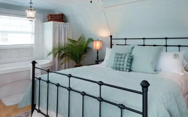 photo 2 of Seaglass Inn