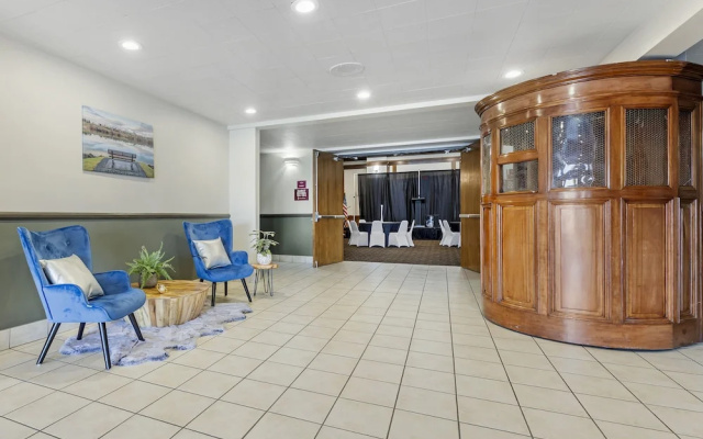 photo 2 of Seaport Inn and Suites