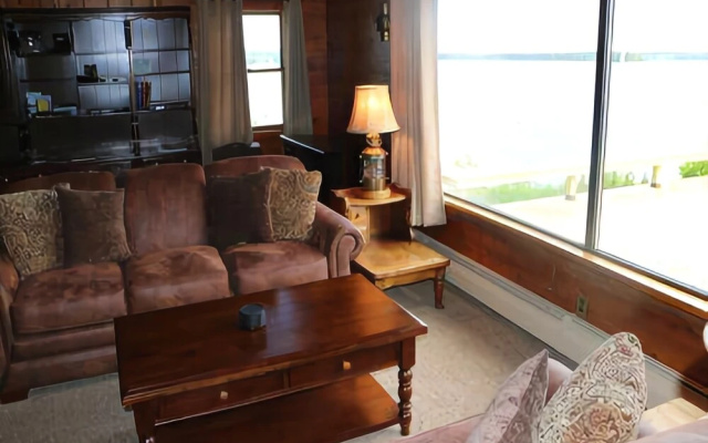 photo 5 of Seaside Chalet - Three Bedroom Cottage