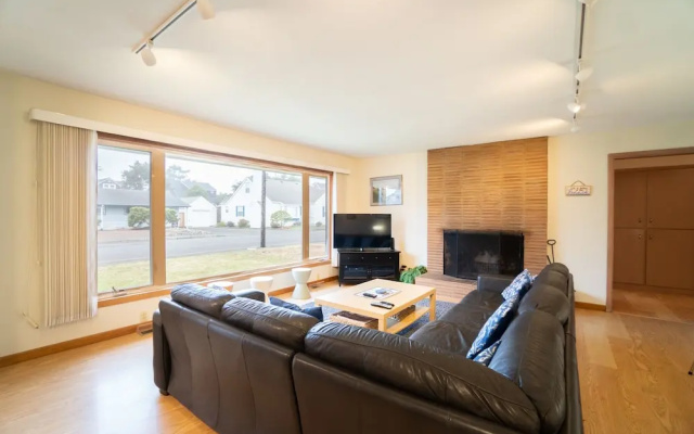photo 3 of Seaside Family Tides - 3 Br Home